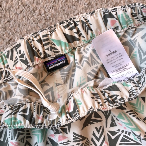 Patagonia Women's Barely Baggies™ Shorts - 2½" - Size Small - Picture 3 of 6